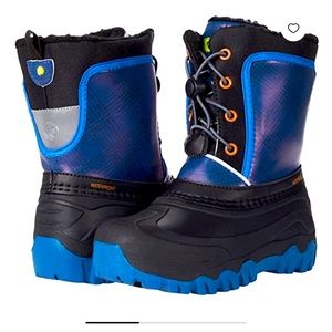 Boys waterproof snow boots size 2